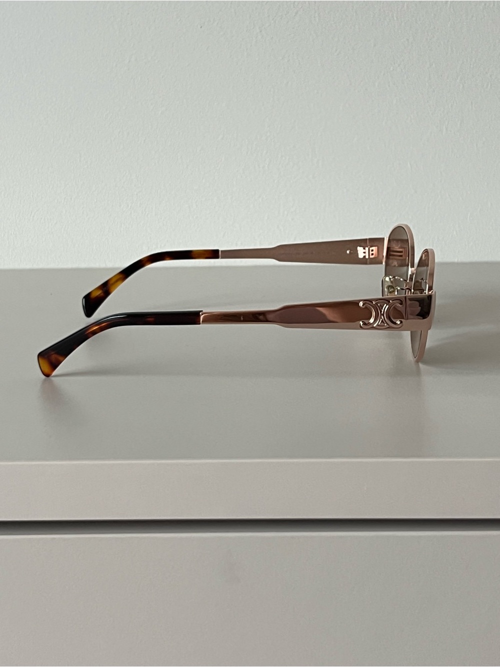 Celine Triomphe Metal 01
Sunglasses Brown Lens Rose
Gold Frame - Picture 3 of 16